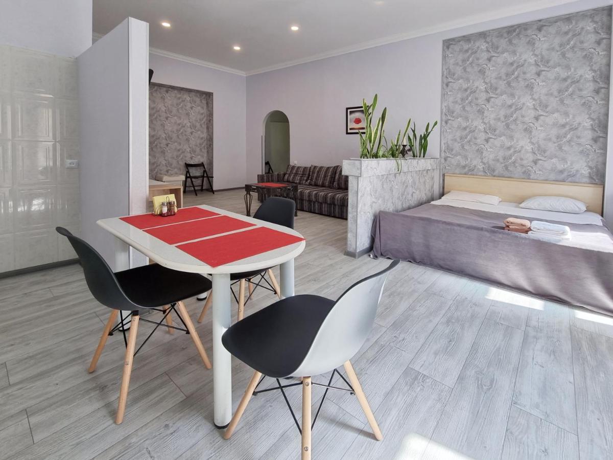 Home-Hotel Apartments On Maidan Nezalezhnosti Square Киев Екстериор снимка