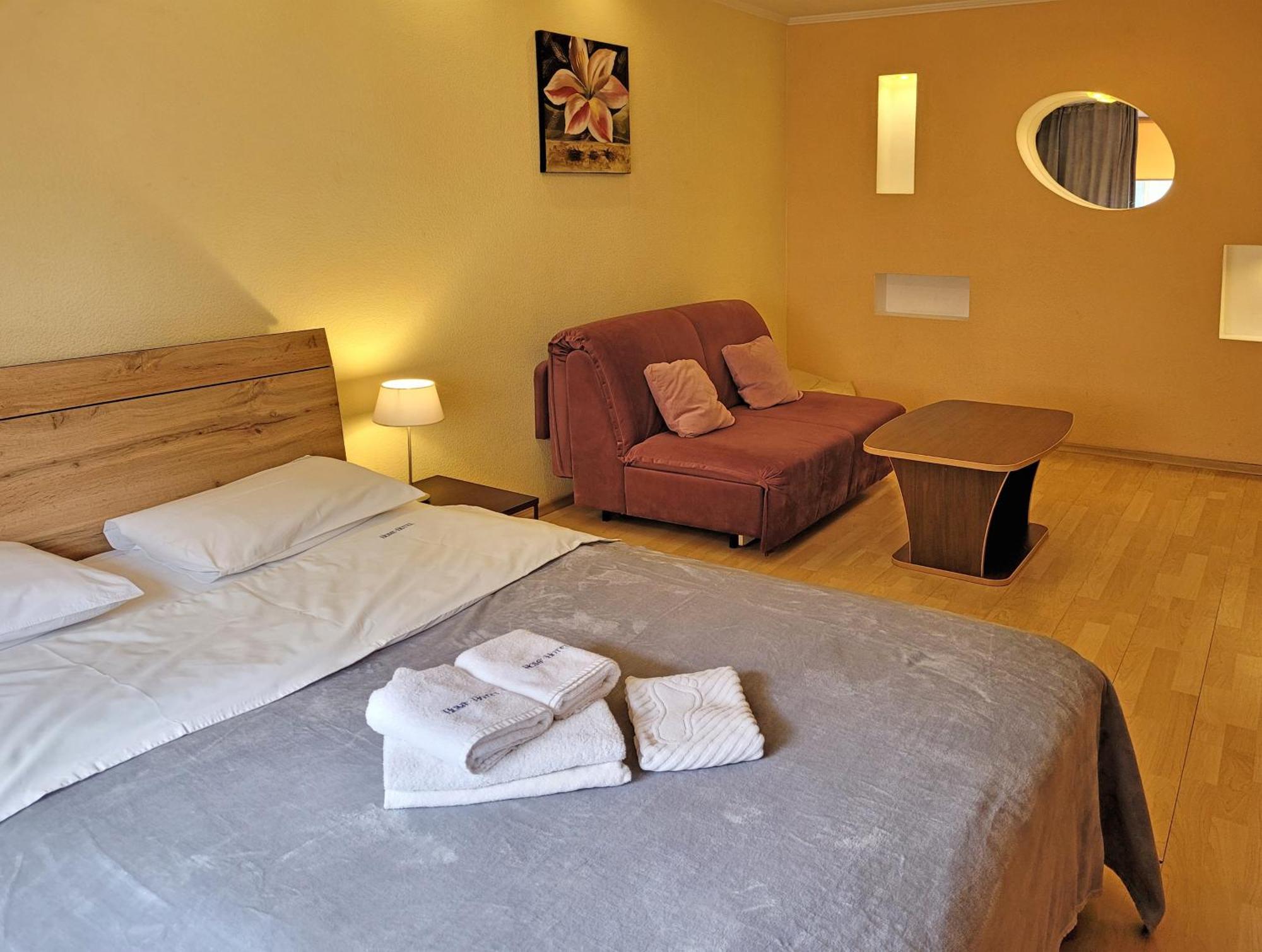 Home-Hotel Apartments On Maidan Nezalezhnosti Square Киев Екстериор снимка