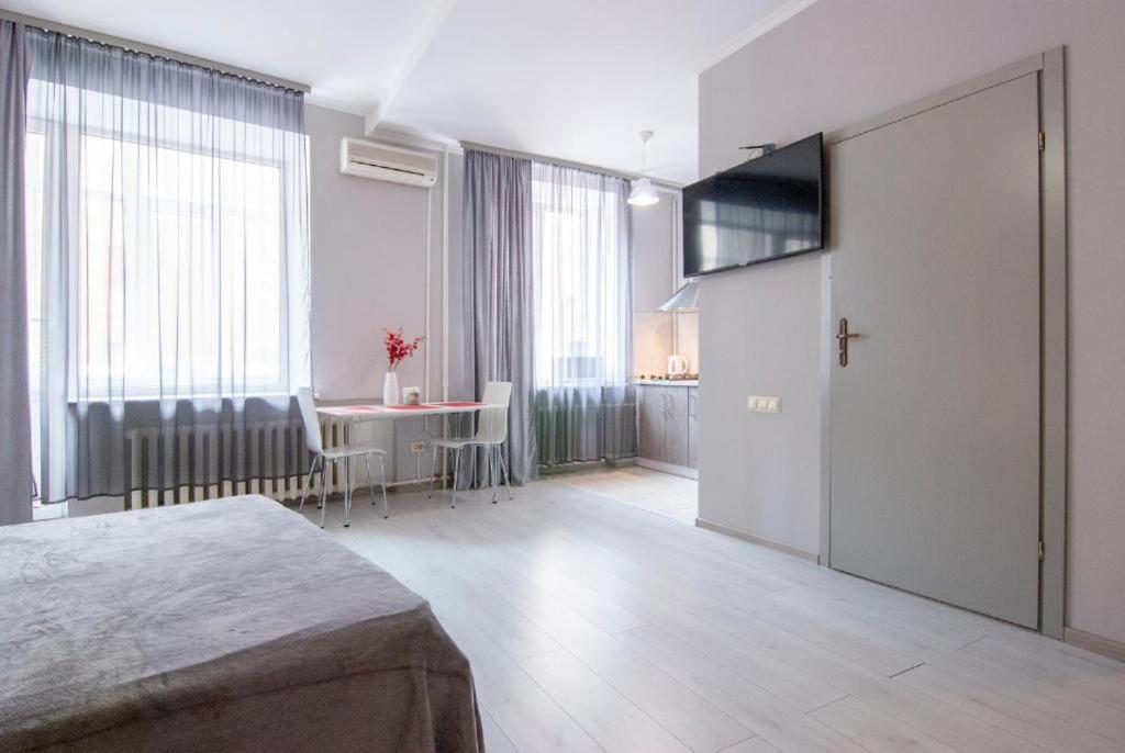 Home-Hotel Apartments On Maidan Nezalezhnosti Square Киев Екстериор снимка
