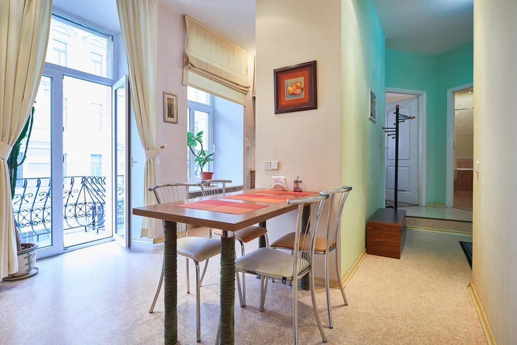 Home-Hotel Apartments On Maidan Nezalezhnosti Square Киев Екстериор снимка
